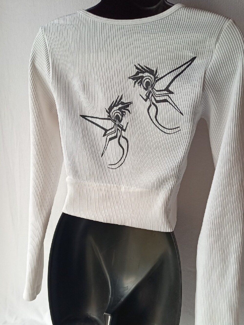 White Ribbed V-Notch Crop Top - Picture 6 of 10